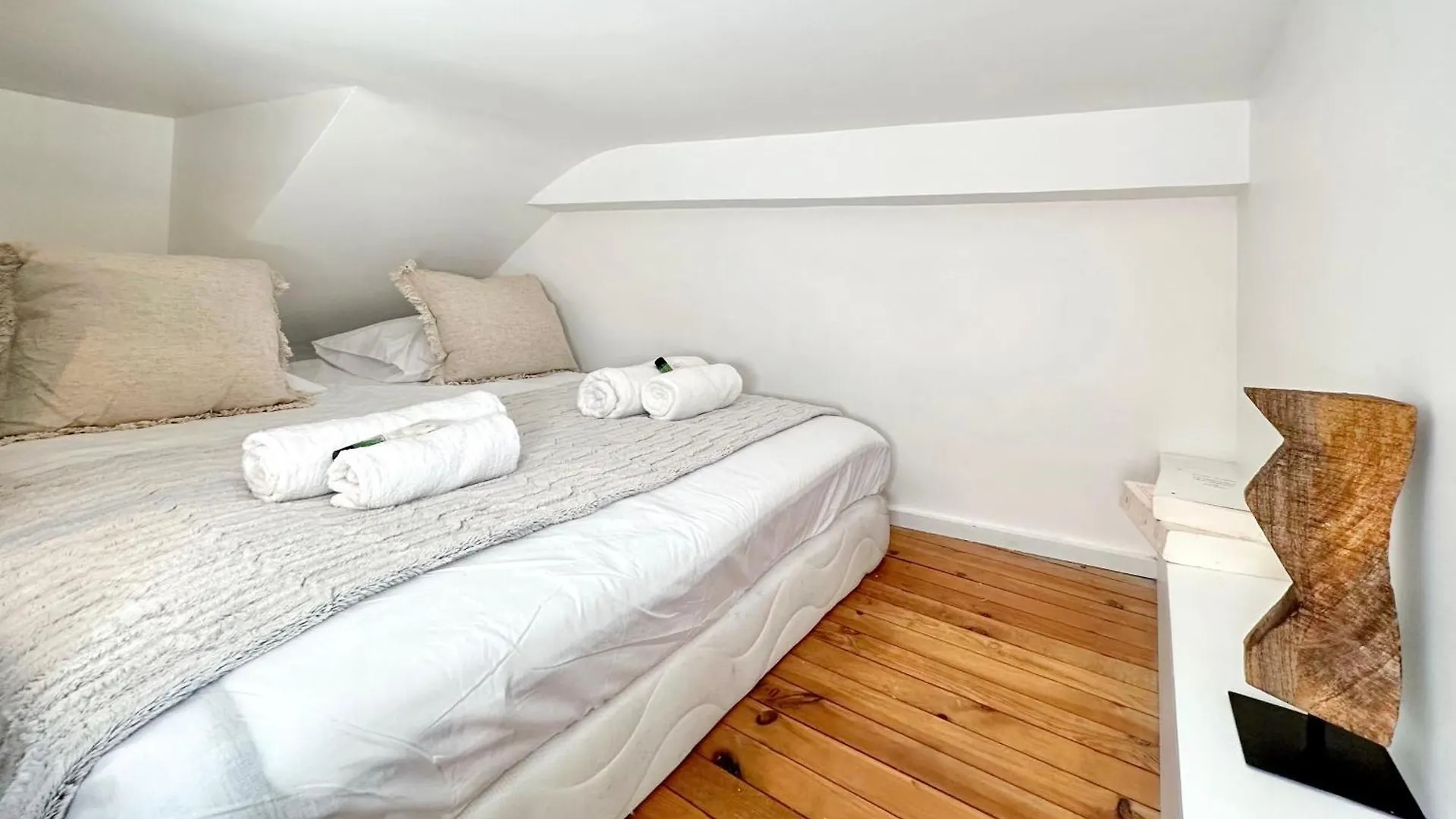 Stylish Studio Steps From Le Marais Daire