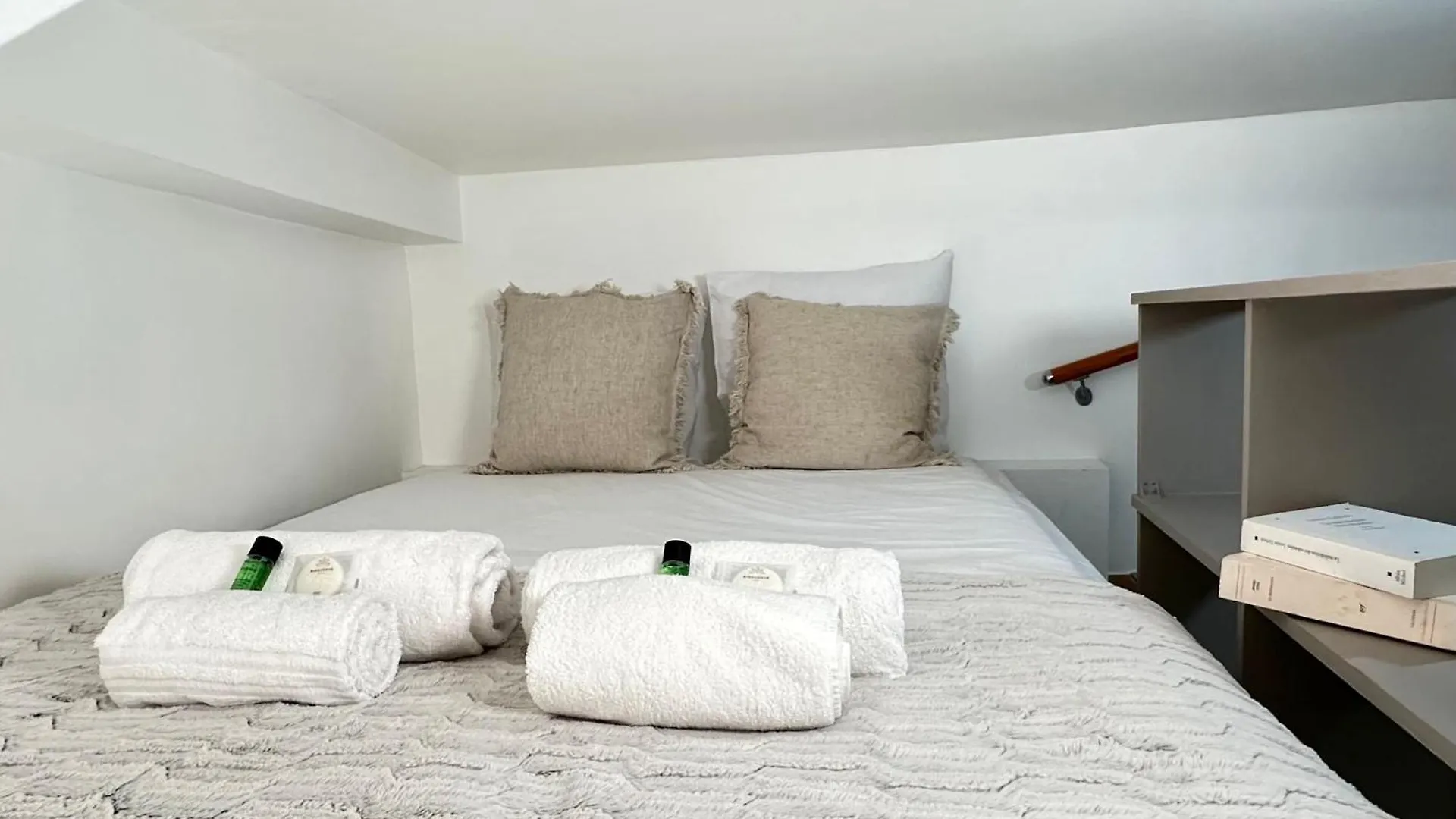 Daire Stylish Studio Steps From Le Marais *