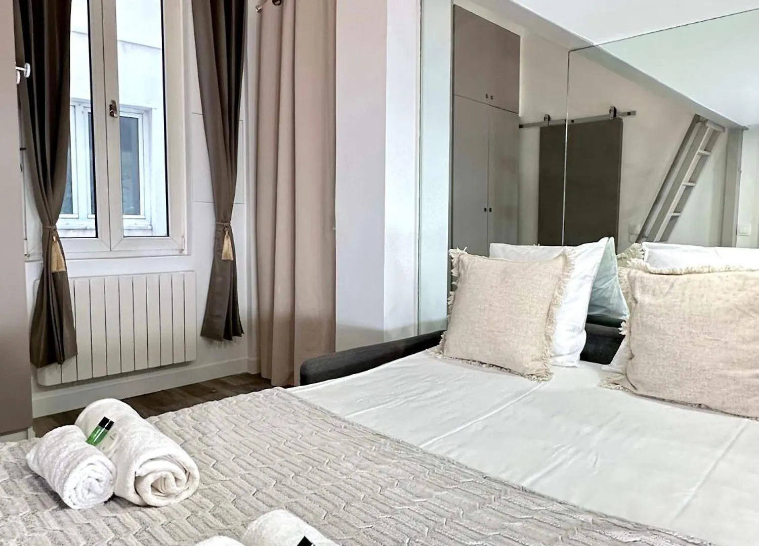 Stylish Studio Steps From Le Marais *